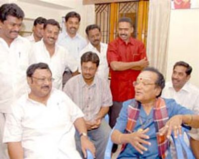 டி.எம்.எஸ்சுக்கு அழகிரியின் பாராட்டு விழா-கருணாநிதி பங்கேற்பு