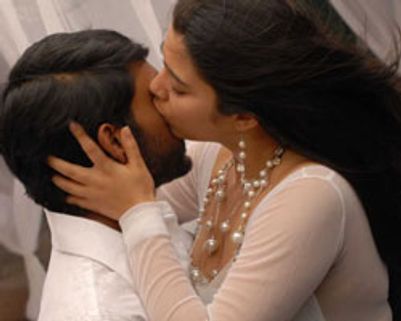 சார்மி ~~கிஸ்~~ - சிபி ~~புஸ்~~!