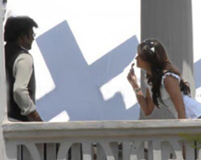 டாப்ஸ்லிப் போகும் ரஜினி-ஐஸ்வர்யா!