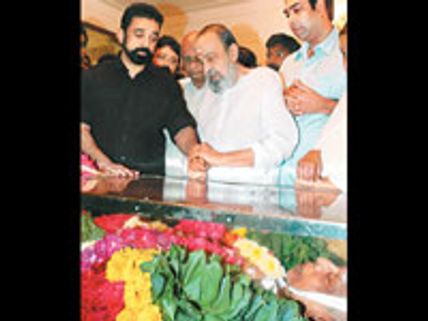 நகைச்சுவைத் திலகம் நாகேஷ் உடல் தகனம் செய்யப்பட்டது