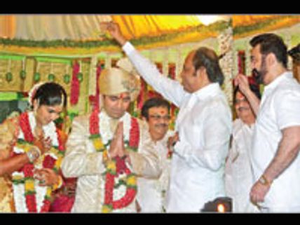 பிரபு மகள் திருமணம்: ரஜினி - கமல் வாழ்த்து!