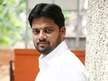 சிம்பு தேவனின் இரும்புக் கோட்டை முரட்டு சிங்கம்!