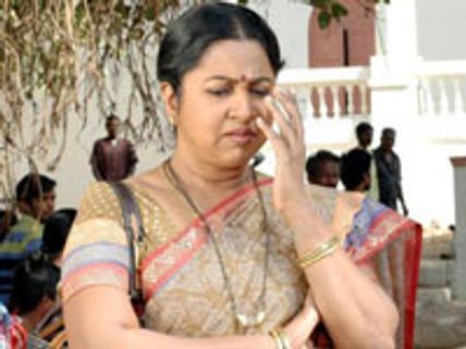 சீரியல் ஷூட்டிங்கின்போது ராதிகா படுகாயம்