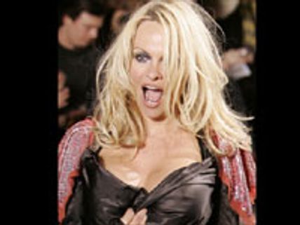 பமீலா தந்த 'திடீர்'!