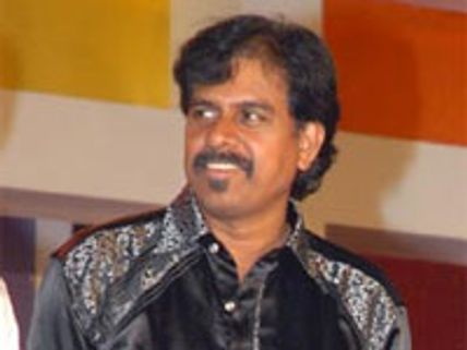 ஏதாவது பேசி உள்ளே போய்டாதே..! கணவரை எச்சரித்த ரோஜா!!