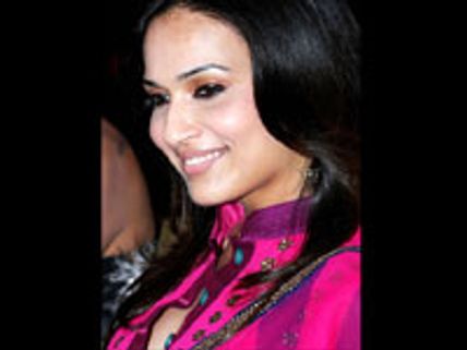 'அப்பா வருவார் அரசியலுக்கு!'-சௌந்தர்யா