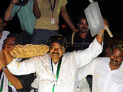 இரவு 11 மணி வரை பேசிய சிரஞ்சீவி மீது வழக்கு