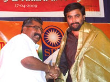 இயக்குநர் சசிகுமாருக்கு துபாயில் பாராட்டு!