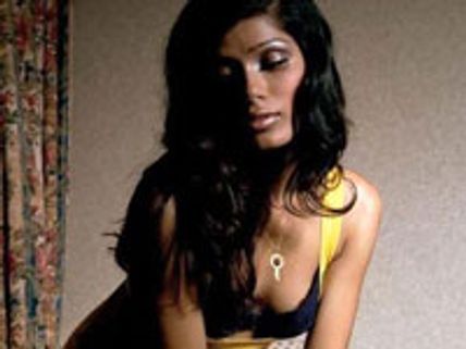 உலகின் டாப் 10 செக்ஸி பெண்கள் பட்டியலில் பரீதா பின்டோ