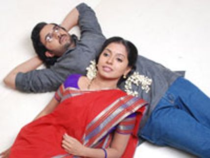 மீண்டும் வரும் அபர்ணா!