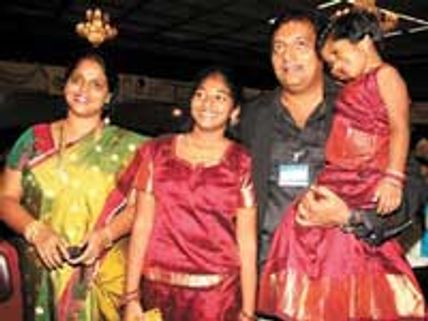 ''இளைஞர்களின் ரோல் மாடல் பிரபாகரன்''!-பிரகாஷ்ராஜ்