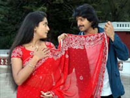 நவ்யாவின் நிபந்தனையுடன் படமான படுக்கை காட்சி!