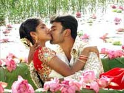 'வைகை'யில் 'ஆயிரம் தாமரை மொட்டுக்களே...'!