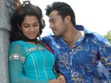 முத்தம்: இயக்குநரை 'மொத்தும்' சந்தியா!