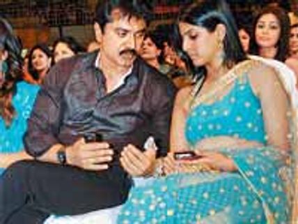 சரத்குமார் மகள் வரலட்சுமியின் 'மாம்மா மியா'!