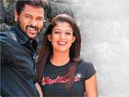 துபாய் ரசிகர்களிடம் சிக்கித் தவித்த நயனதாரா - பிரபுதேவா