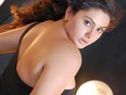 இந்திர விழா... நமீதாவின் நூதன பிரச்சாரம்!