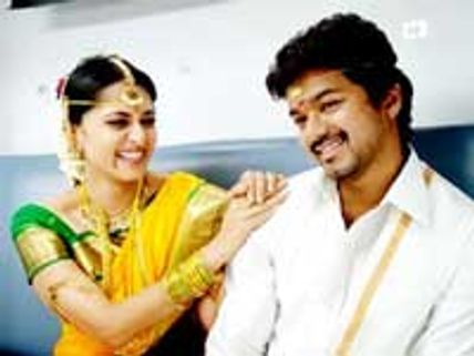 விஜய்யை சூழந்த ரசிகர்கள்; படப்பிடிப்பில் பரபரப்பு!