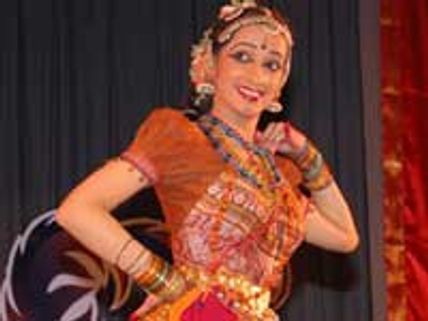 யாழினியின் 'தமிழ் அமுது'-பத்மா சுப்ரமணியம் பாராட்டு