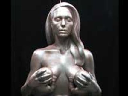 ஜூலிக்கு நிர்வாண சிலை!