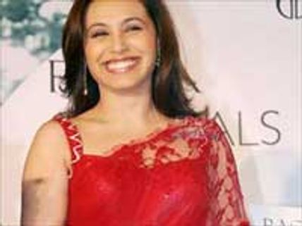 பிகினியில் முதல்முறையாக ராணி!