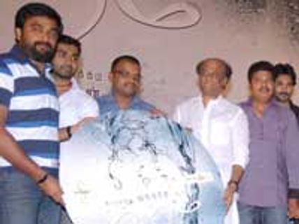 ஈரமில்லா நிலம்… ஈரமில்லா நெஞ்சம்… இரண்டாலும் பிரயோஜனமில்லை -  ரஜினி