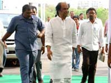 புலிகள் பணம்?-கருத்து தெரிவிக்க ரஜினி மறுப்பு