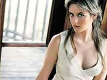 நிர்வாணமாக வேலை செய்யும் அலிசியா!