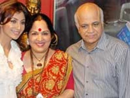 ஷில்பா ஷெட்டியின் தந்தைக்கு பாஸ்போர்ட் வழங்க கோர்ட் உத்தரவு