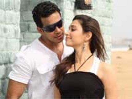 'கண்டேன் காதலை' வாங்கிய சன் பிக்சர்ஸ்!