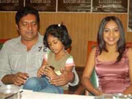 எனக்கு விருது கிடைத்ததை விமர்சிக்கிறார்கள்-பிரகாஷ்ராஜ்