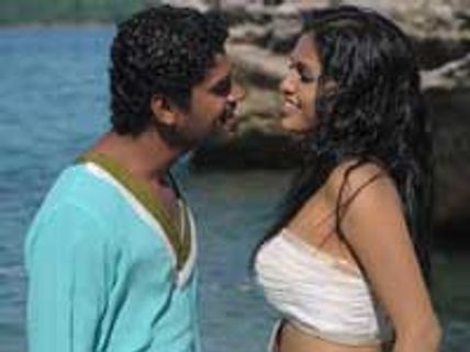 'உளறல் நாயகன்' ஆகாஷ்!- சுனேனா கடுப்பு