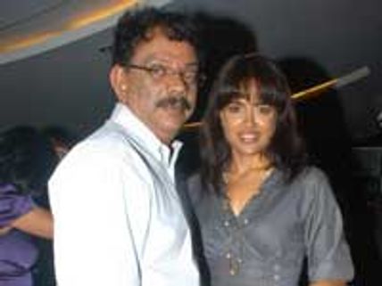 அஜய், அக்ஷய் சண்டை-காரைக்குடியில் 'ஜிம்'!