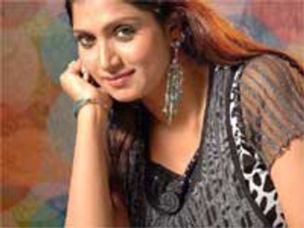 சுயசரிதை எழுதுகிறார் புவனேஸ்வரி!!