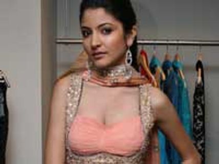 அசின் ஒரு குழந்தை-அனுஷ்கா சர்மா