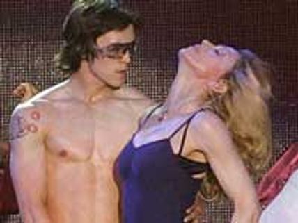 ரிஹர்சல் சத்தத்தால் எரிச்சல் - மடோனா மீது பக்கத்து வீட்டுக்காரர் வழக்கு