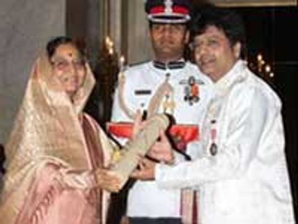 ஜாதி முகமூடியை நாடும் விவேக்!