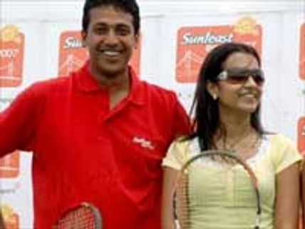 மகேஷ் பூபதியுடன் கை கோர்க்கும் சௌந்தர்யா!