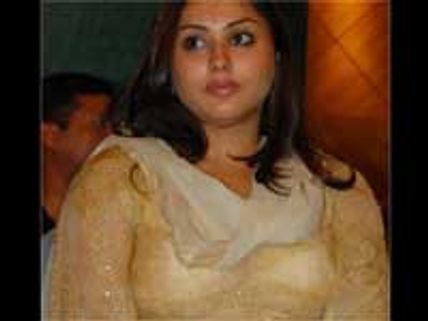 ஆபாச சினிமா போஸ்டர்கள் - செருப்பால் அடித்து புதுவையில் போராட்டம்