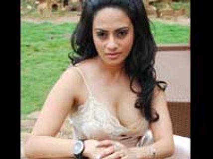 ஹாலிவுட் டைரக்டரை கவர்ந்த ஷிகா!