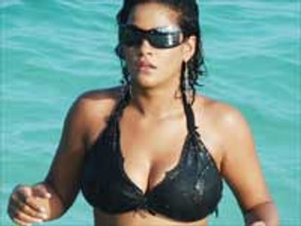 முமைத்கான்.. ஆடியோ விழாவில் ஜொள்ளு விட்ட பிரபலங்கள்!