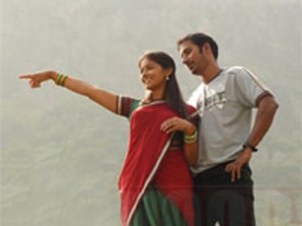 நாயகியை முத்தமிட 12 டேக் வாங்கிய சடகோபன் ரமேஷ்