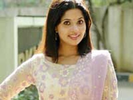 கடலில் மூழ்கி தப்பிய ஹீரோ-ஹீரோயின்!