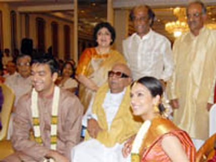 சௌந்தர்யா நிச்சயதார்த்தம்: முதல்வர் நேரில் வாழ்த்து, ஜெயலலிதா வரவில்லை!