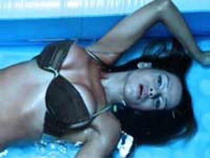 ஆபாச மெயில்கள்-மாடல் நடாஷா போலீசில் புகார்! 