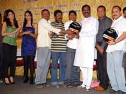 இசை அல்ல, பாடல் வெளியீடு – வைரமுத்துவால் சலசலப்பு