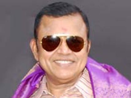 பணமே குறியாக இருக்கும் நடிகர், நடிகையரே ஒதுக்கி வையுங்கள்-ராதாரவி