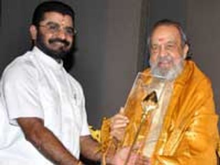 வாலி எழுதிய கந்தபுராணம்- வெளியிட்டார் இளையராஜா