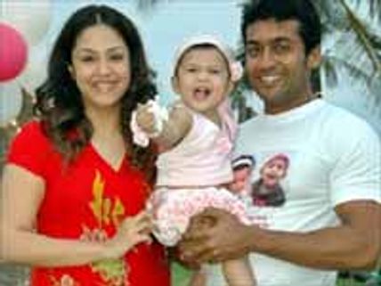 நடிகர் சூர்யா - நடிகை ஜோதிகா தம்பதிக்கு இன்று அதிகாலை ஆண் குழந்தைப் பிறந்தது.