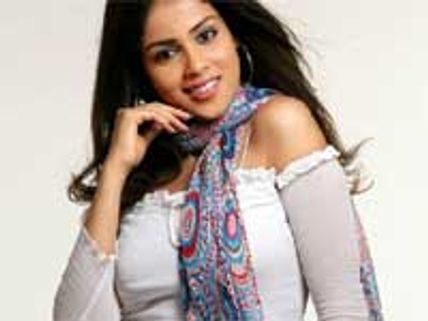 'ஐஃபா'..ஜெனிலியா...விமான நிலையம் சென்றவர் உடனே திரும்பிவிட்டாராம்!